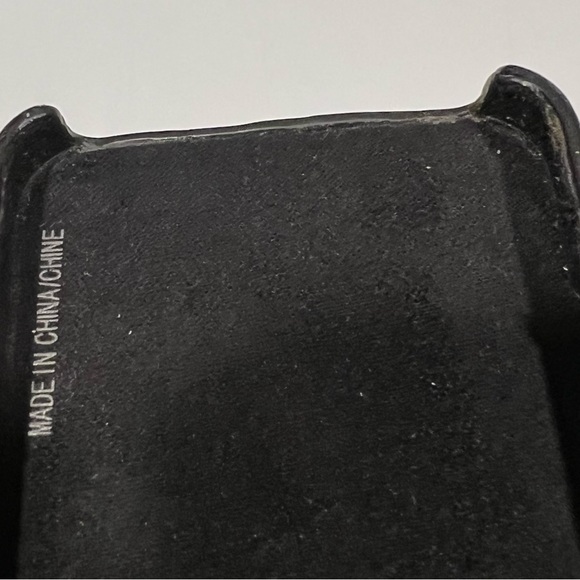 iPhone 5 Case. Black Hard Case with “C” design. Inside has a velvety felt finish - Picture 4 of 5